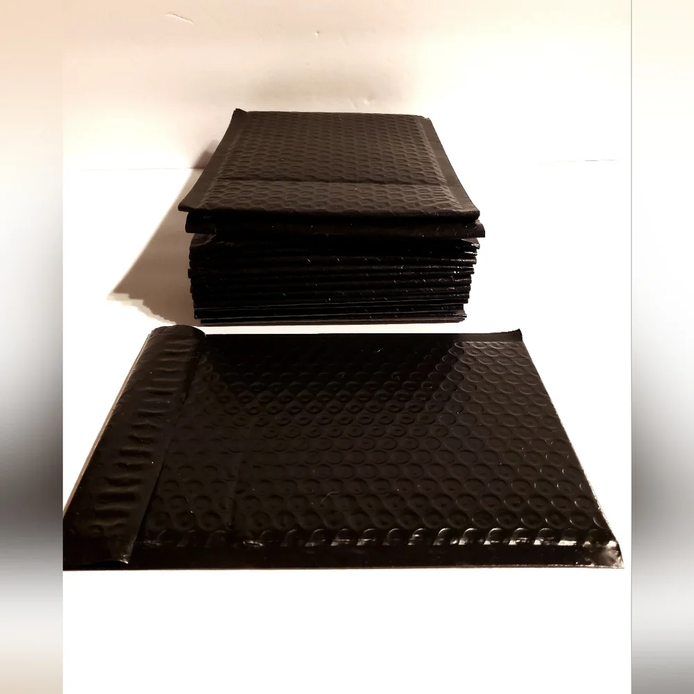 n/a black poly